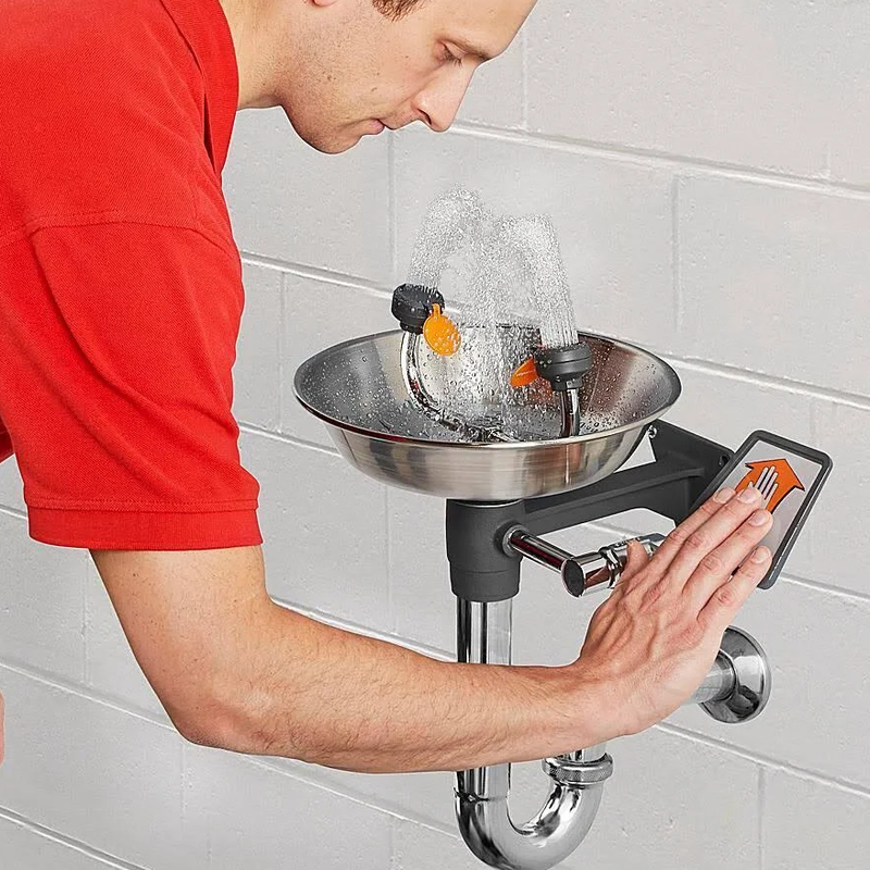 Eye Wash Station (Quick Ship Kit) 2x Guardian G1814 Eye Wash Station + 4 x AP470-001 Replacement “Flip Top” dust cover